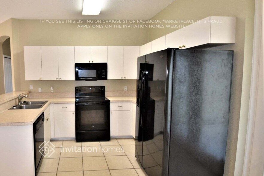 Building Photo - 2844 Wells Ave