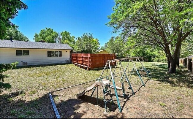 Building Photo - MOVE IN SPECIAL! 3-bedroom Rancher in Coun...