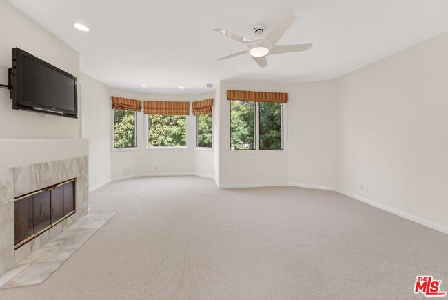 Building Photo - 16015 W Northfield St