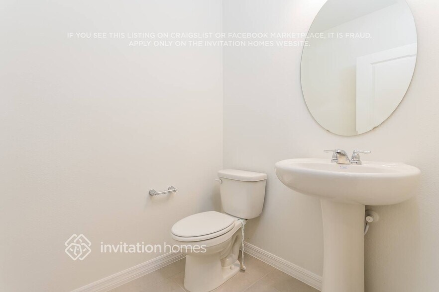 Building Photo - 16390 Grey Pne Dr