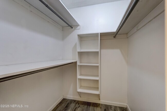 Building Photo - 166 Vanderford Rd W