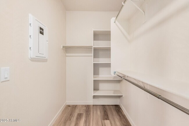 Building Photo - 6528 N 15th Dr