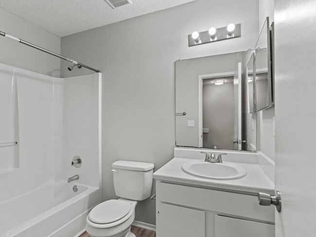 Building Photo - Newly renovated 3 bedroom/2 bath Townhome - Move In Special