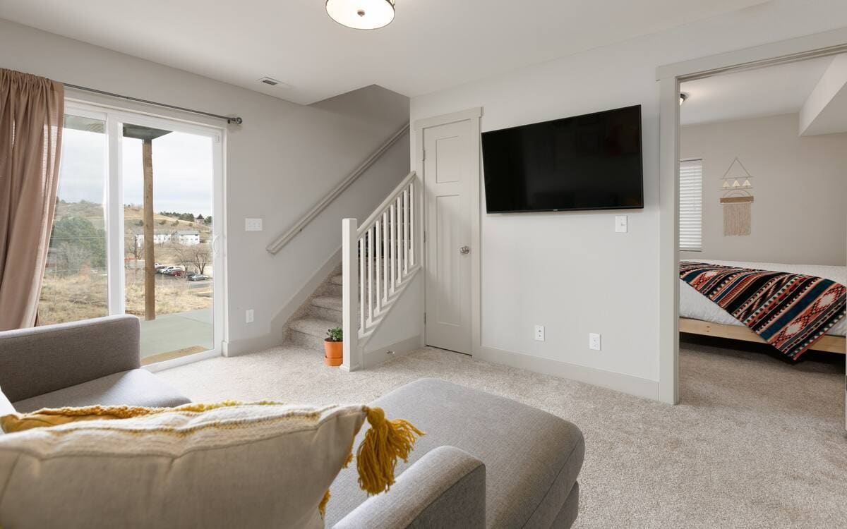 Building Photo - 913 Columbine Ave