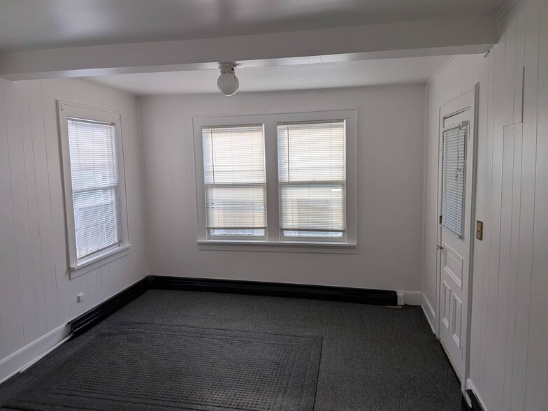 Building Photo - 42 Quaid Ave