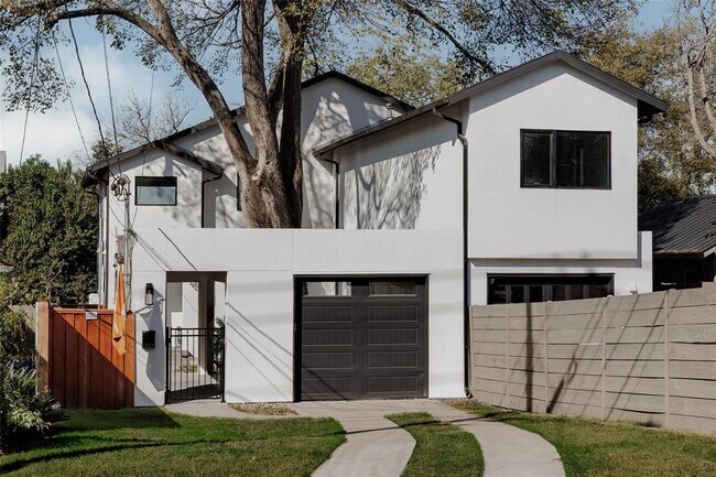 Building Photo - 2412 Wilson St