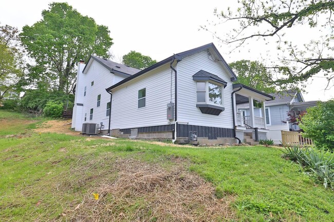 Building Photo - 252 Linden Ave