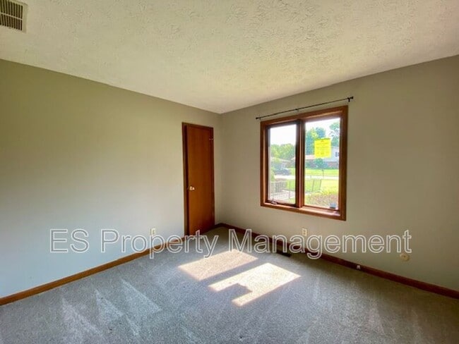 Building Photo - 6110 Munsee Ln