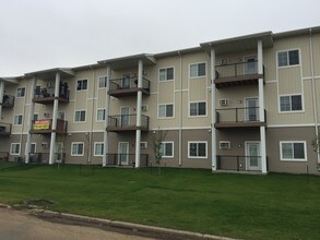 Building Photo - CreekSide