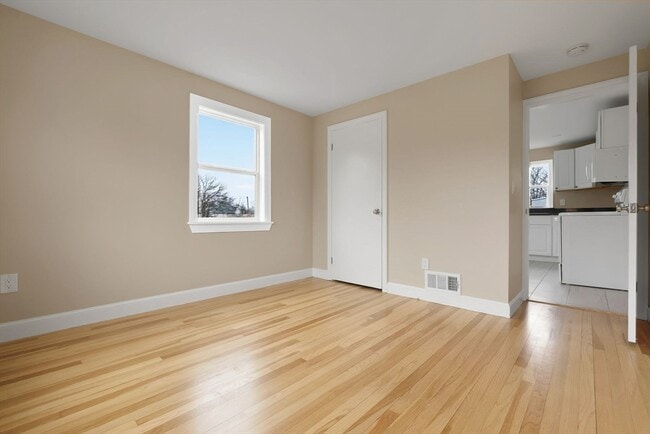 Building Photo - 24 Garden St