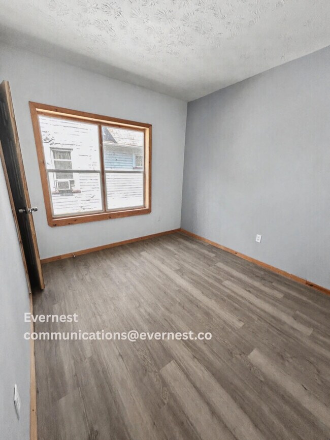 Building Photo - 10110 Parkgate Ave