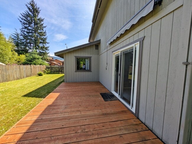 Building Photo - Valley Townhome, 3BD/1.5BA, Fully Fenced Y...