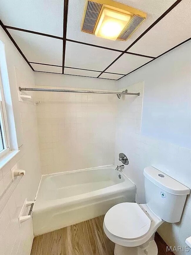 Building Photo - 106 S High St