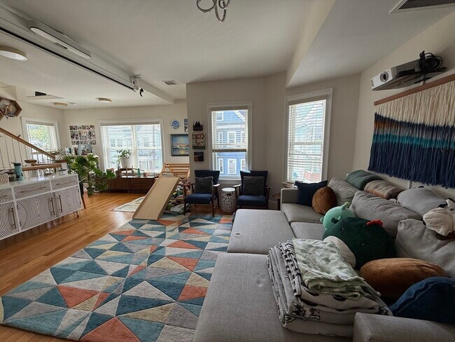 Building Photo - 24 Shapley Ave