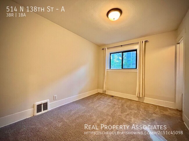 Building Photo - 514 N 138th St