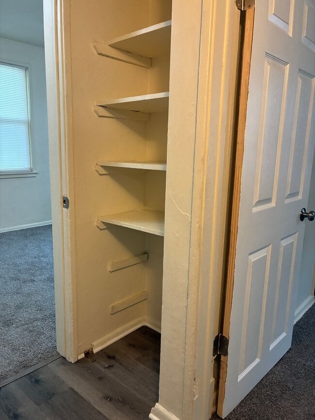 Building Photo - 2 Bedroom 1 Bathroom Single Family Home in...