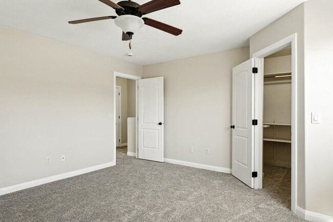 Building Photo - 3 bedroom- 2.5 bath Townhouse