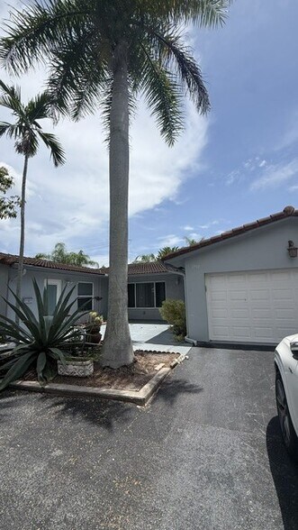 Building Photo - 1730 NE 56th Ct