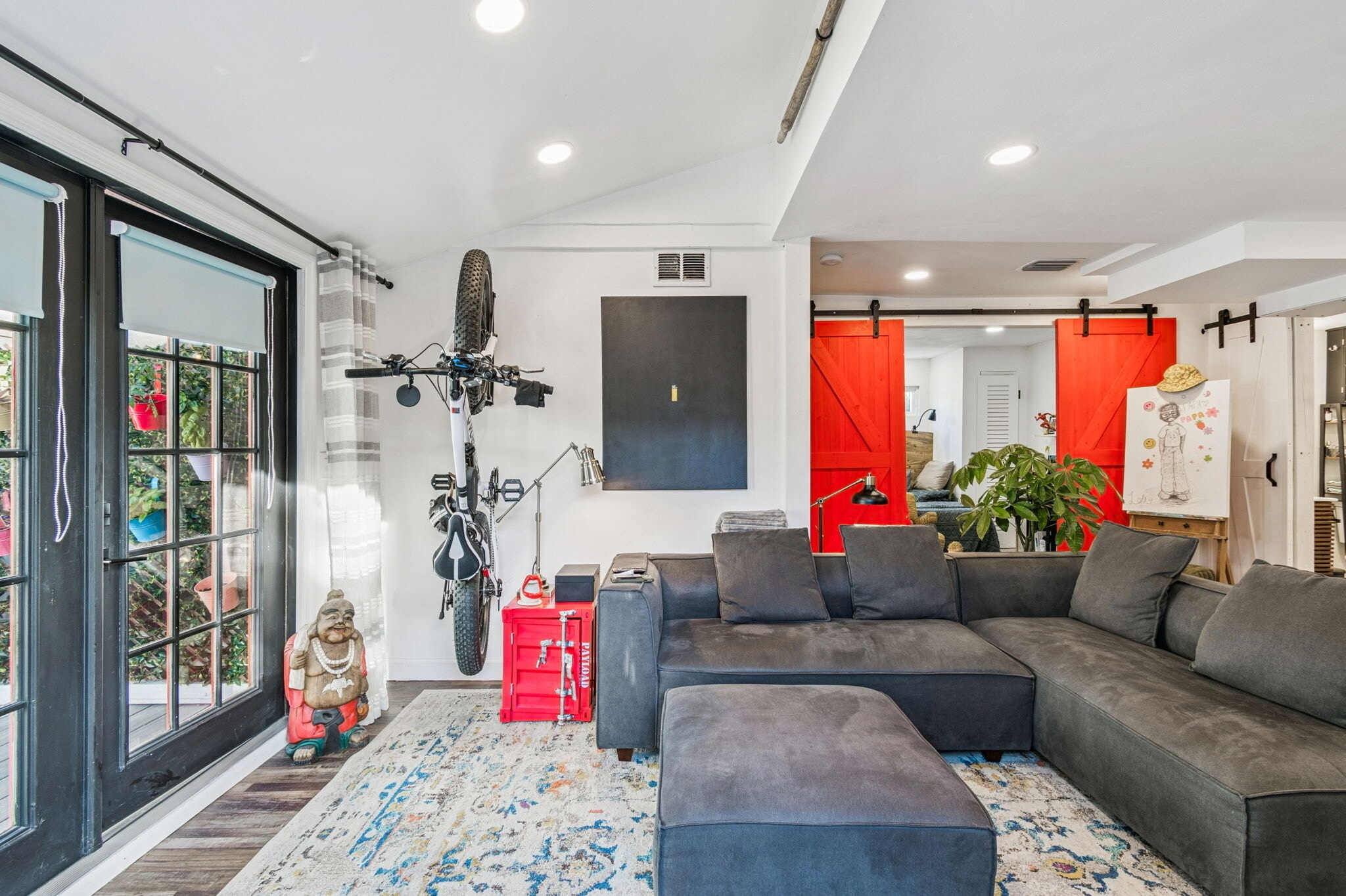 Building Photo - 1034 Queen St N