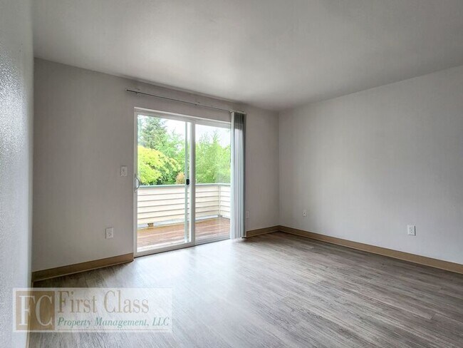 Building Photo - 1255 NW 183rd Ave