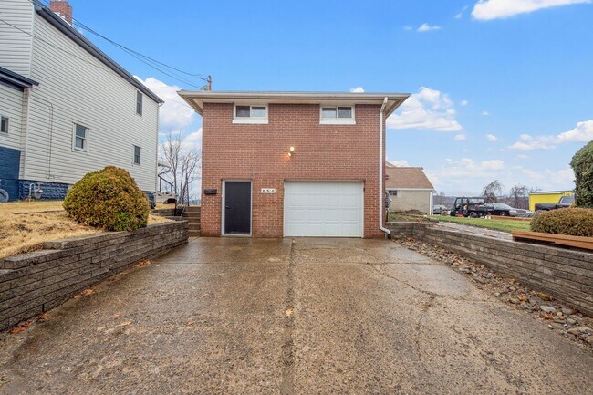 Primary Photo - $200 OFF RENT FOR YOUR FIRST THREE MONTHS!...