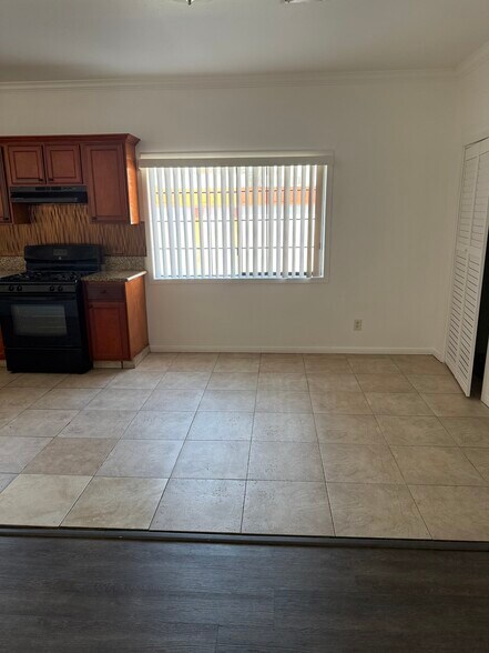 Dining room - 1700 W 43rd St