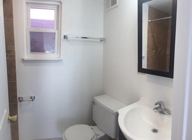 Building Photo - 2 Bedroom Shaler Single Family House