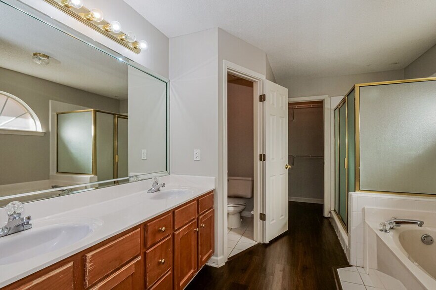 Building Photo - 5041 Thornebrook Cove