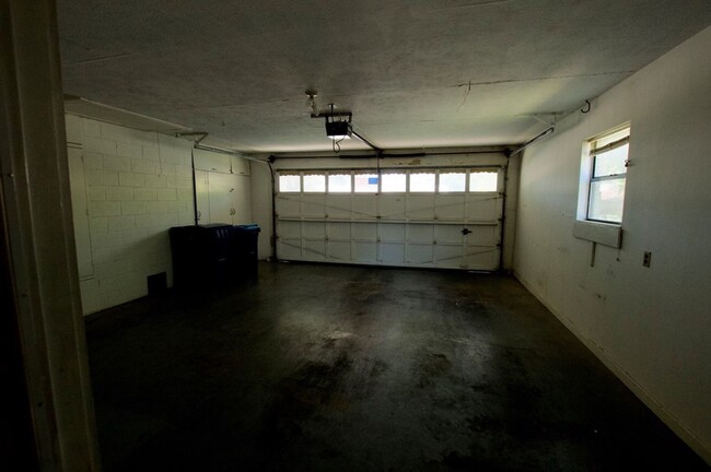 Building Photo - 129 Crestwood Dr