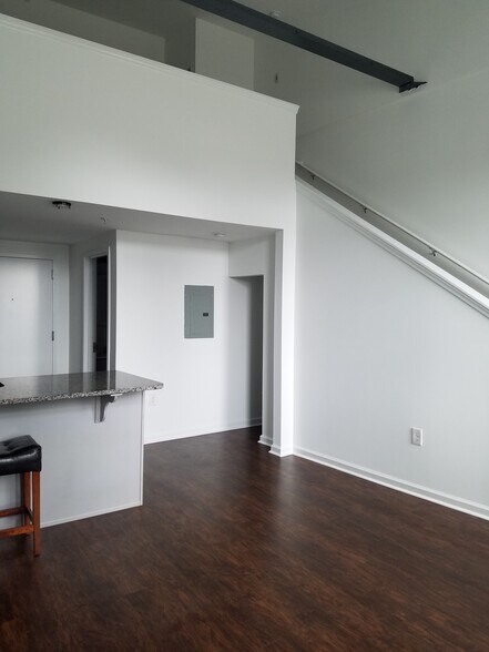 Building Photo - 2231 Bryn Mawr Ave