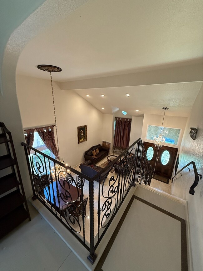 Building Photo - 3350 Deaver Dr