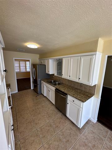 Building Photo - 745 Spring Valley Dr