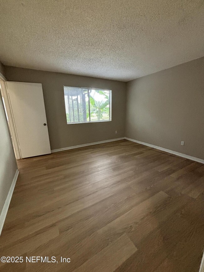 Building Photo - 2124 Sea Hawk Dr