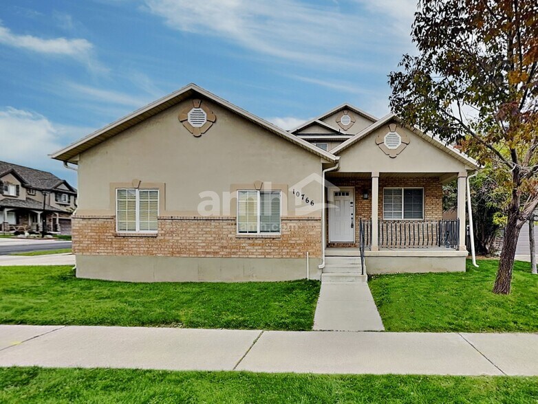 Primary Photo - 10766 N Cypress