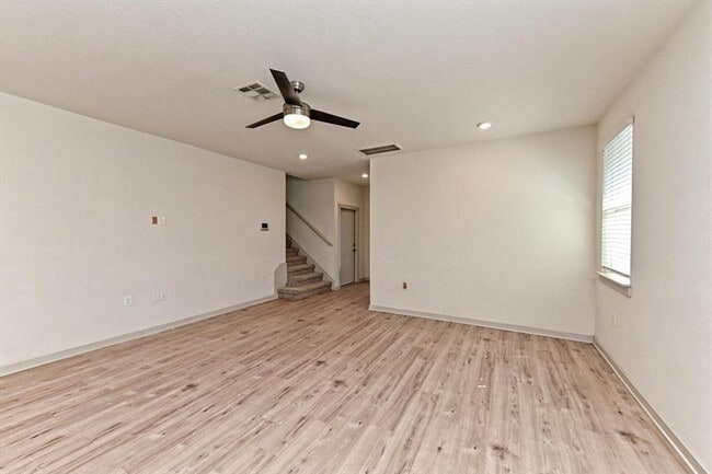 Building Photo - 13700 Lubeck Dr