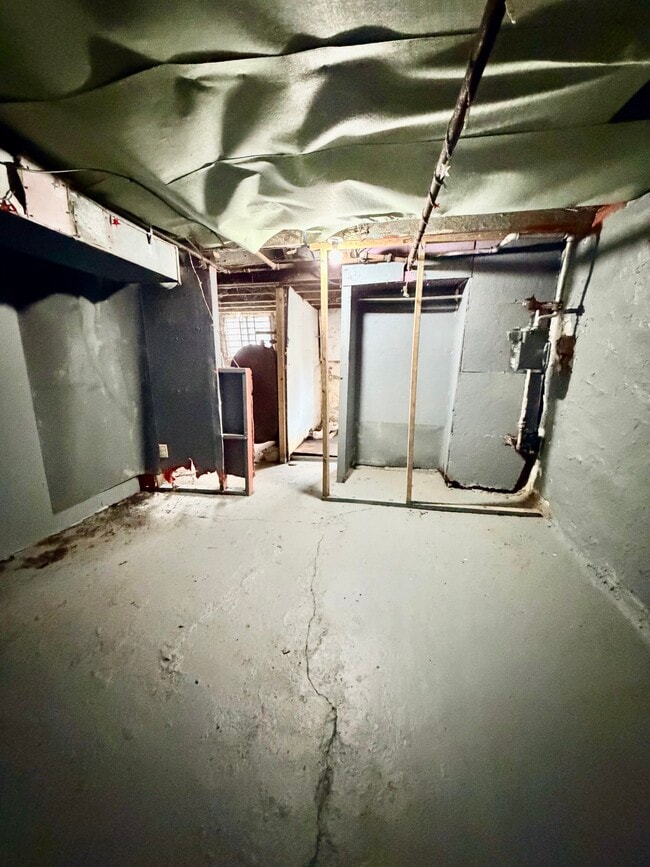 Building Photo - 5627 Malcolm St