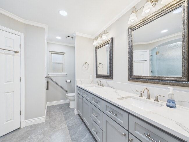 Building Photo - 3018 Highland Laurels Dr