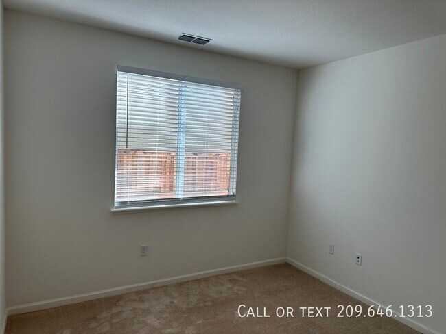 Building Photo - 17624 Monroe Dr