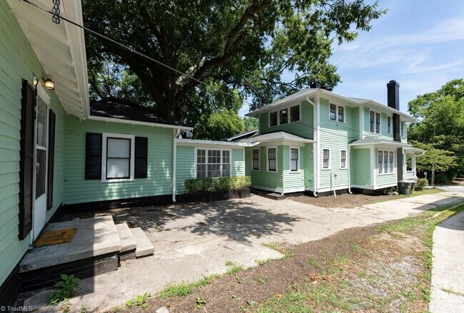 Building Photo - 208 Leftwich St