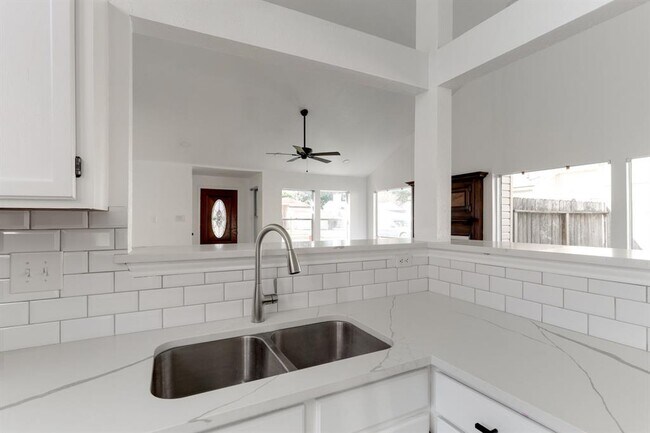 Building Photo - 18326 Autumn Trails Ln