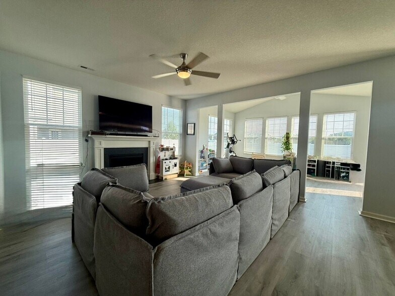 Building Photo - 937 Arrowleaf Way
