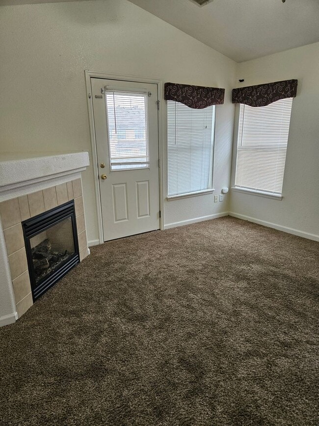 Building Photo - Amazing price amazing location 2 bdrm Condo avail: 7/16