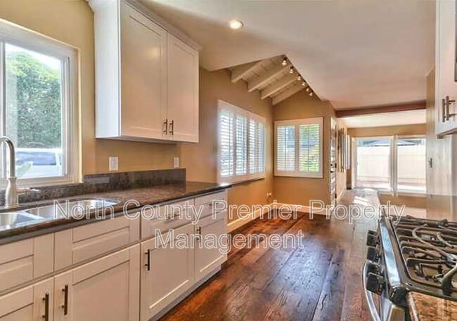 Building Photo - 256 Juniper Ave