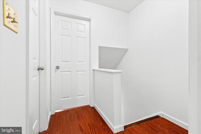 Building Photo - 8123 Kingsway Ct