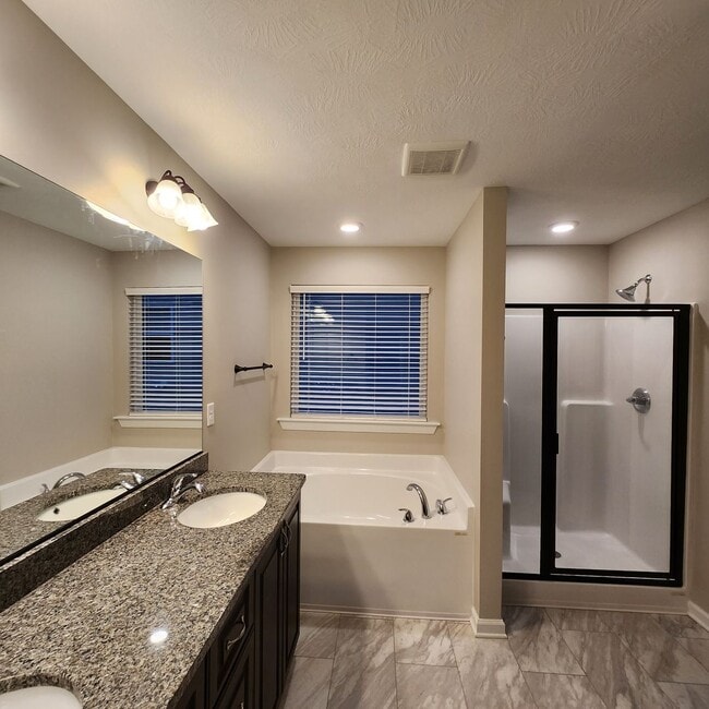 Building Photo - 5117 Heathbrook Dr