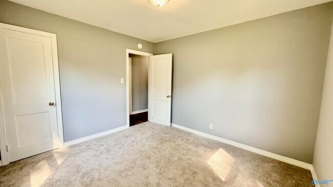 Building Photo - 609 10th St NW