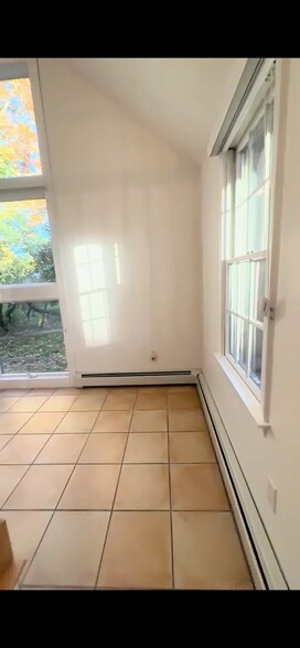 Building Photo - 94 Country Club Dr