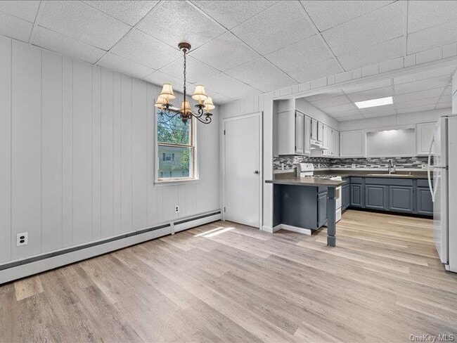 Building Photo - 28 Van Buren St