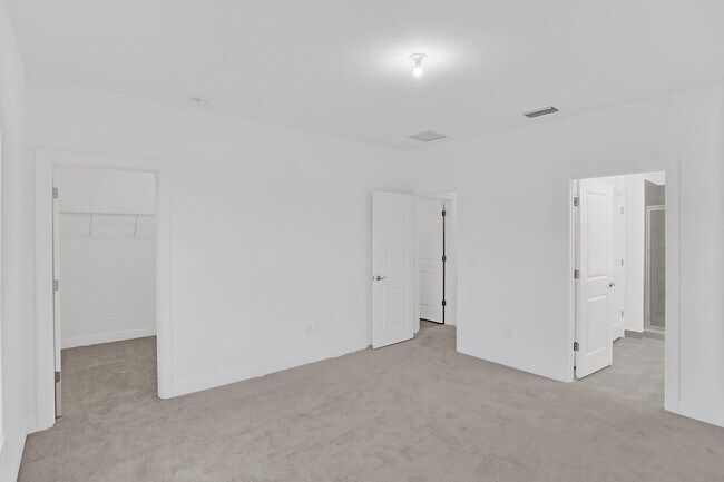 Building Photo - 585 Sanderling Cir