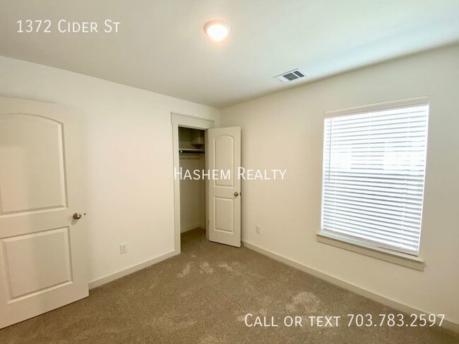 Building Photo - 1372 Cider St